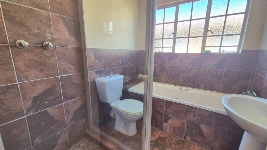2 Bedroom Property for Sale in Vaalpark Free State